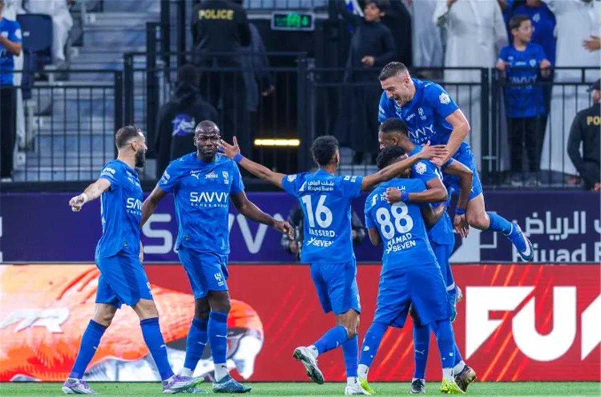 فيديو | الهلال يعبر الاتفاق بثنائية ويبتعد بصدارة الدوري السعودي