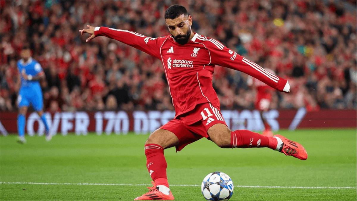 إليمان ندياي يتجاهل محمد صلاح ويختار الثلاثي الأفضل في تاريخ الدوري الإنجليزي 