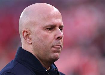 فيل طومسون يقدم حل ا لـ سلوت لعلاج أزمة مركز الظهير الأيمن في ليفربول