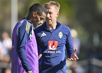 مدرب السويد يزف أنباء سارة لجماهير ليفربول بشأن إصابة إيزاك