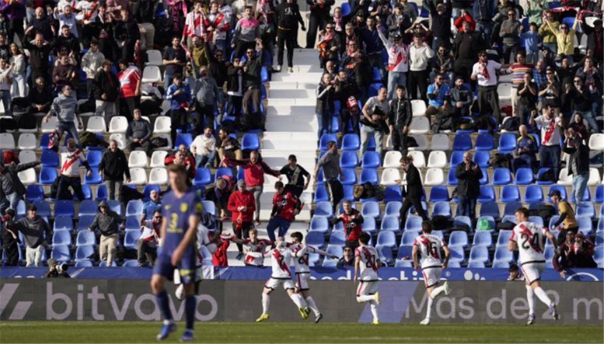 بعد رباعيته في شباك برشلونة.. أتلتيكو مدريد يسقط بثلاثية أمام رايو فاليكانو