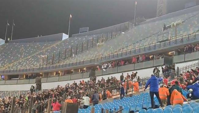 مشادة بين الجماهير في مباراة الاهلي والجيش الملكي بدوري ابطال افريقيا