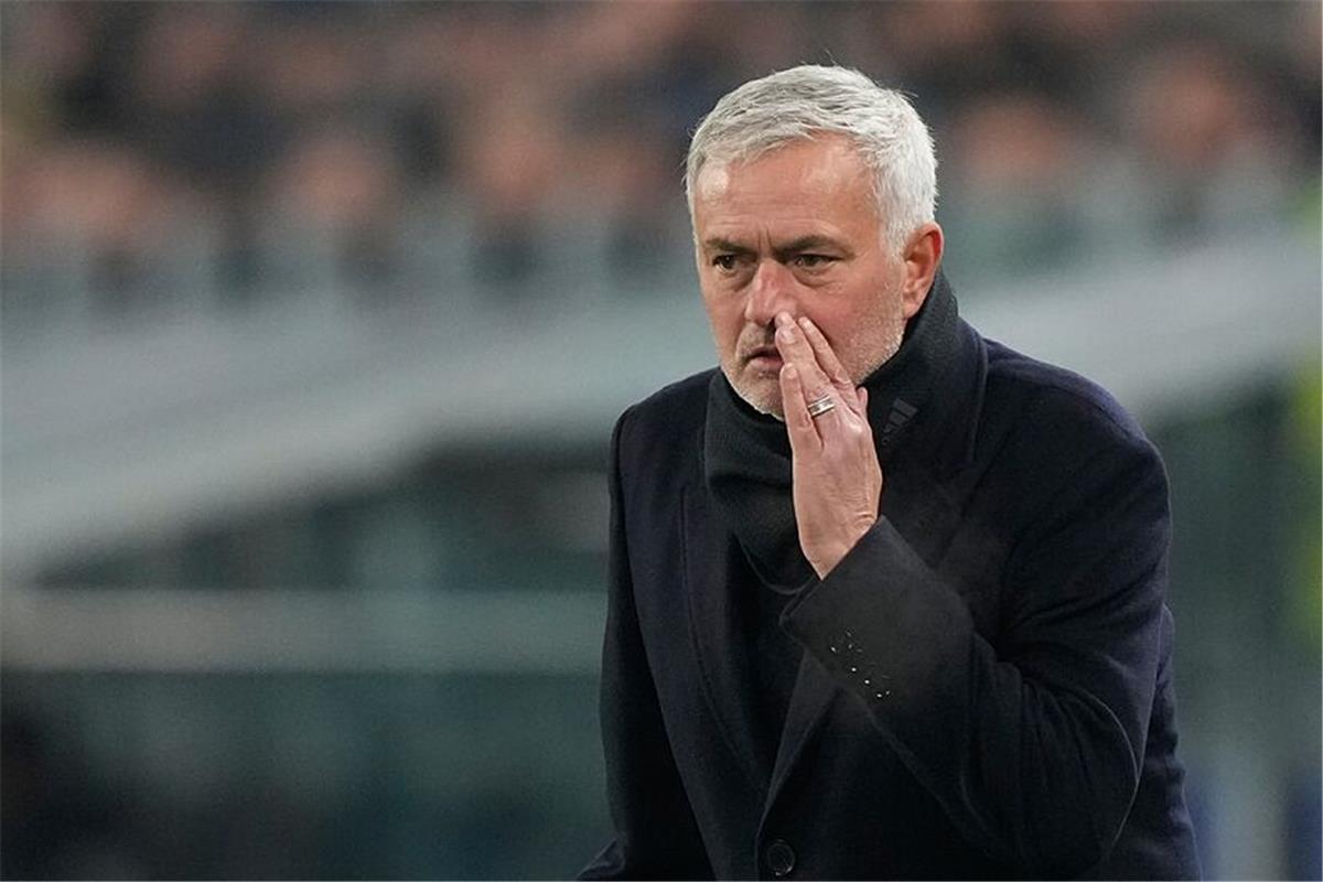 قبل مواجهة ريال مدريد.. سبورت تكشف عن بند هام في عقد مورينيو مع بنفيكا 