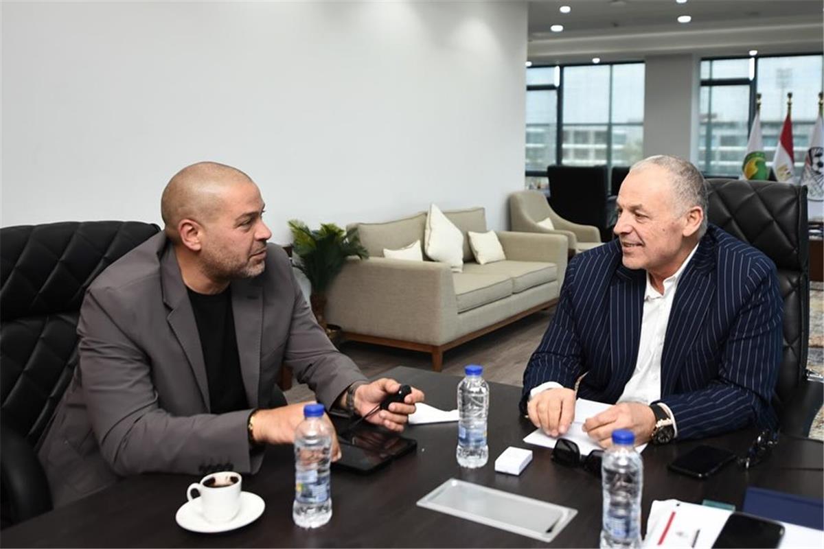 أحمد دياب يفجر مفاجأة بشأن جائزة بطل الدوري ويوضح موعد انتهاء المسابقة