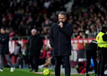 فليك يعلن قرار ا فوري ا بعد هزيمة برشلونة ويصر ح شيء ما يمنعني عن الحديث بشأن هدف جيرونا المثير