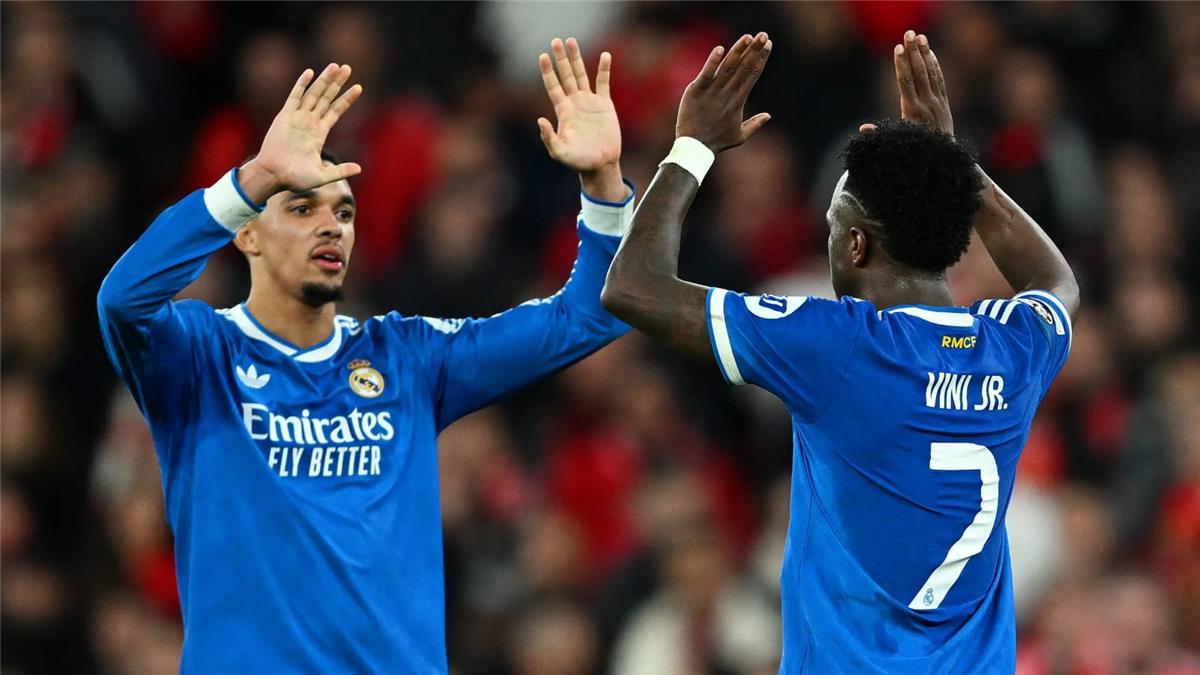 أرنولد: فينيسيوس تصرف بأفضل طريقة.. وما حدث معه عار 