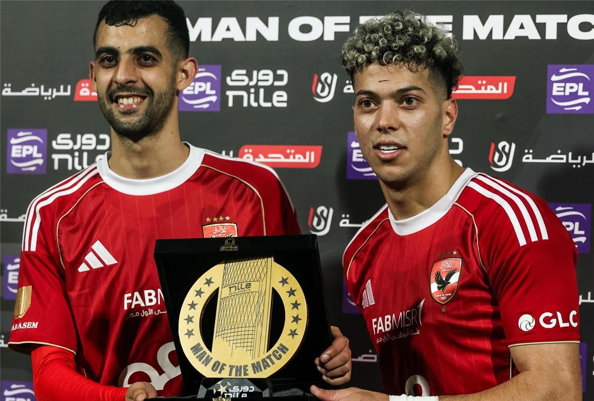 فيديو | لاعب الأهلي يطلب من إمام عاشور منح جائزة رجل المباراة لـ بلعمري