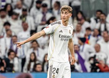 ريال مدريد يعلن إصابة دين هويسن ومدة غيابه