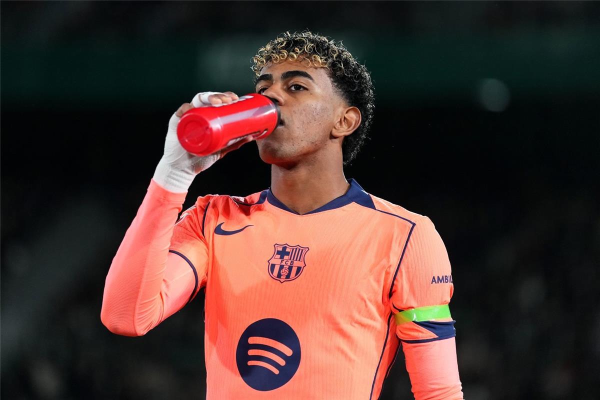 سبورت: لامين يامال يواجه تحديًا صعبًا في رمضان.. و4 مباريات هامة تنتظره 