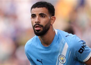 آيت نوري يكشف حديثه مع لاعب مانشستر سيتي السابق قبل توقيعه للنادي