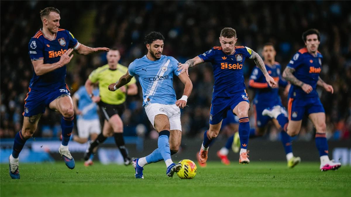 جماهير مانشستر سيتي تهاجم جوارديولا بعد خروج مرموش أمام نيوكاسل: أنت مجنون