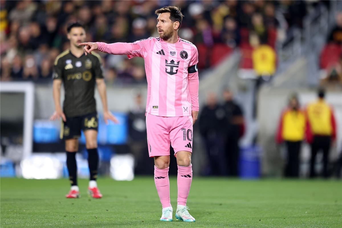 فيديو | ميسي يثير الجدل وسواريز يتدخل بعد هزيمة إنتر ميامي أمام لوس أنجلوس