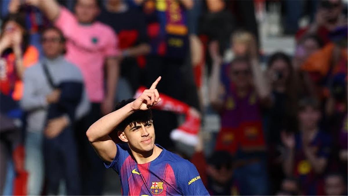 بيرنال بعد الفوز على ليفانتي: مقارنتي بأسطورة برشلونة شرف