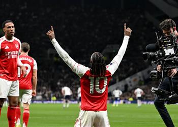 آرسنال يكتسح توتنهام برباعية ويواصل صدارة الدوري الإنجليزي