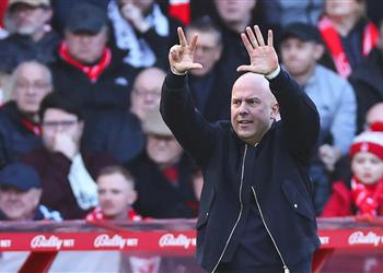 تصرف غريب من سلوت في مباراة ليفربول ونوتينجهام