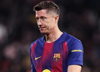 غضب وإحباط استبدال ليفاندوفسكي يزيد الشكوك بشأن مستقبله مع برشلونة