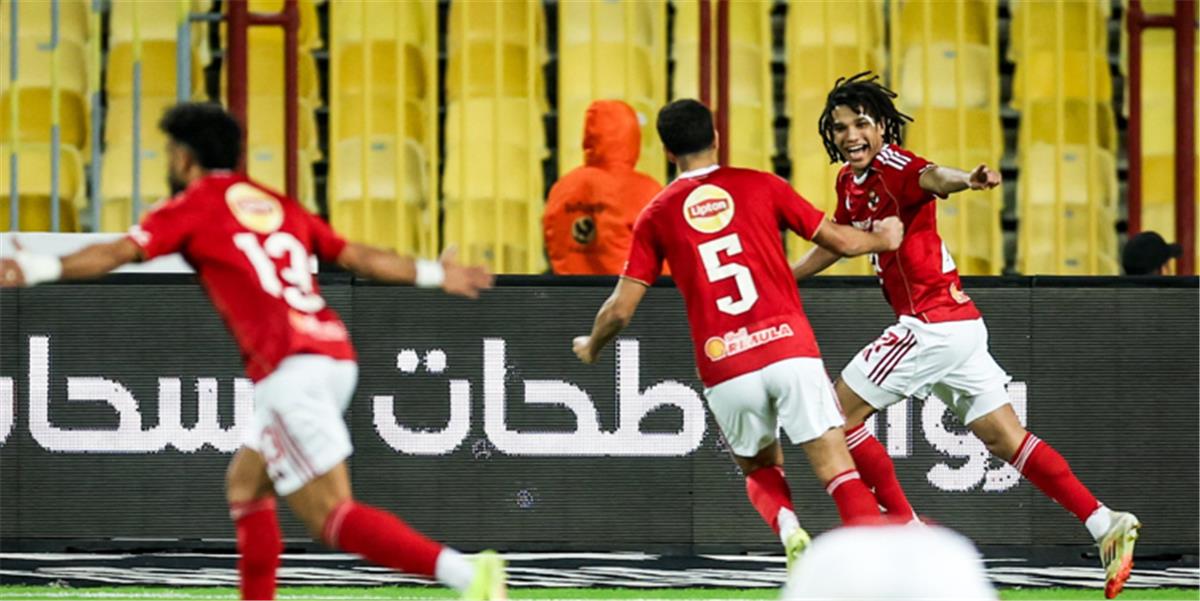 فيديو | مروان عثمان يسجل هدف الأهلي الأول أمام سموحة