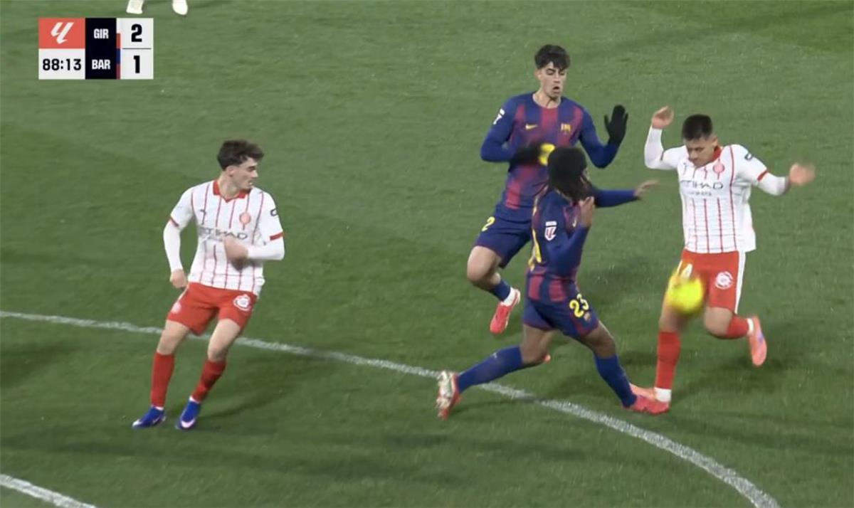 كاد يغير النتيجة.. لجنة الحكام تقر بخطأ فادح في مباراة برشلونة وجيرونا