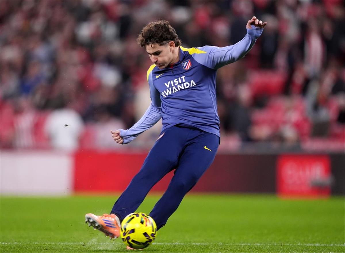 أتلتيكو مدريد يرد على أنباء انضمام ألفاريز إلى برشلونة 