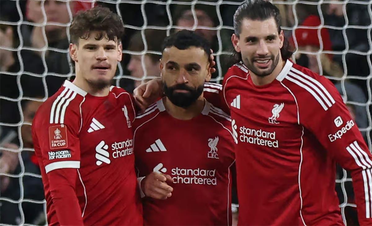 صورة | كيركيز يستعرض خزانة ألقاب محمد صلاح 