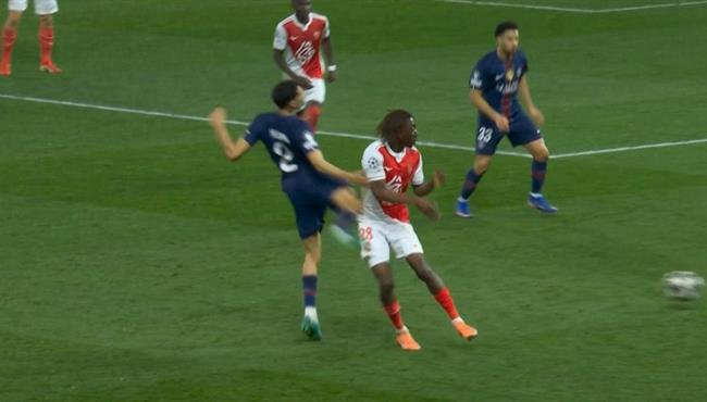 طرد لاعب موناكو بعد تدخل عنيف علي اشرف حكيمي بدوري ابطال اوروبا