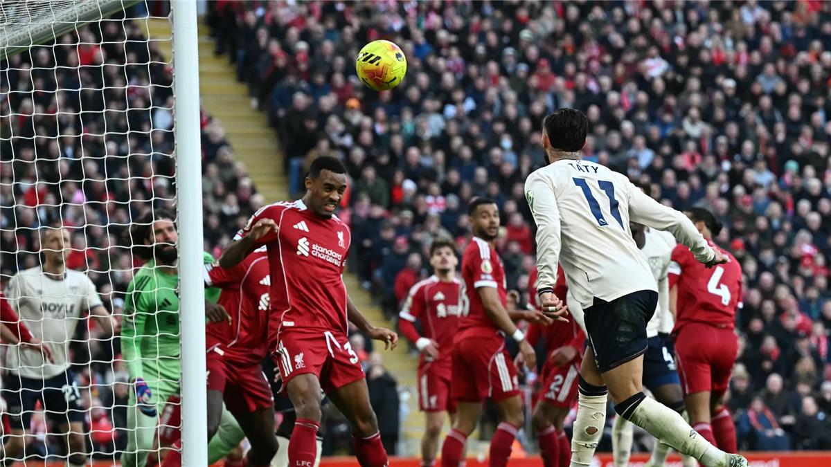 ليفربول يسجل الهدف الخامس أمام وست هام