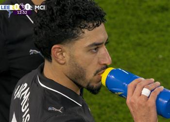فيديو أبرزهم مرموش توقف مباراة مانشستر سيتي لإفطار اللاعبين ورد فعل غريب من جماهير ليدز