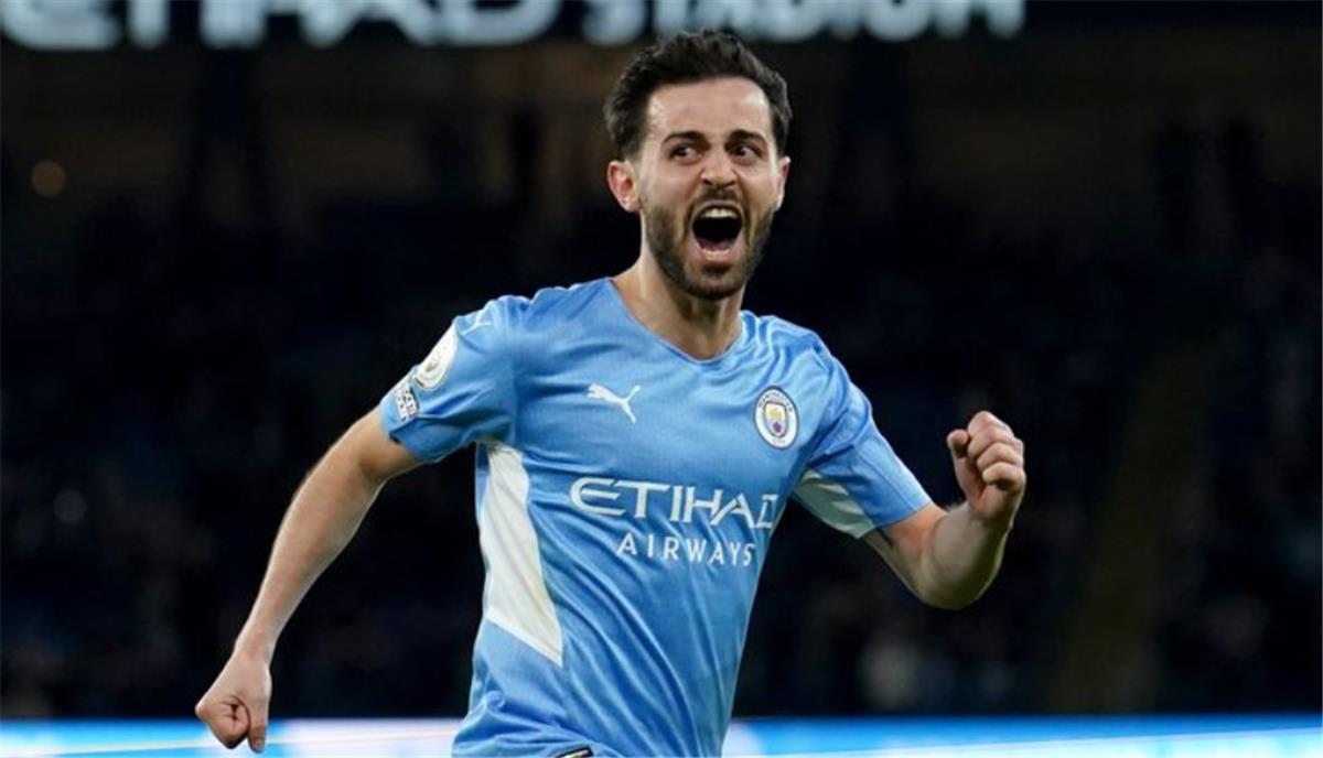 برناردو سيلفا يحسم مستقبله مع مانشستر سيتي 