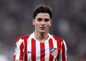 ألفاريز يغازل برشلونة ويصنف لاعبه بين الأفضل في العالم