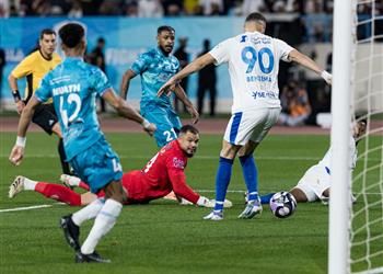 فيديو هاتريك بنزيما يقود الهلال لاكتساح الأخدود بسداسية في الدوري السعودي