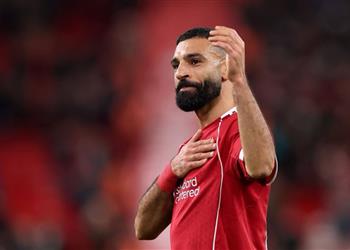 لاعب ليفربول يطالب بالتساوي مع محمد صلاح لتجديد عقده