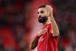 لاعب ليفربول يطالب بالتساوي مع محمد صلاح لتجديد عقده