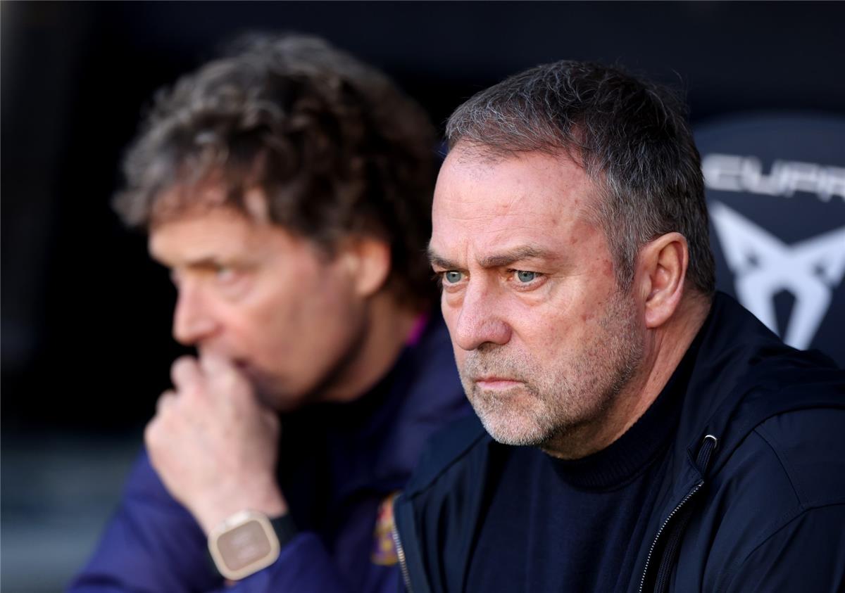 ماركا: فليك مهدد بالرحيل عن برشلونة 