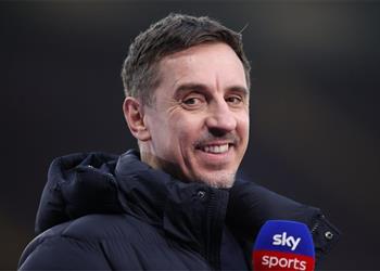 نيفيل يلوم عمر مرموش بسبب لقطة مثيرة للجدل في مباراة ليفربول ومانشستر سيتي