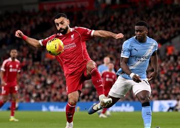 هل استحق مارك جويهي الطرد أمام ليفربول بسبب محمد صلاح جاري نيفيل يوضح