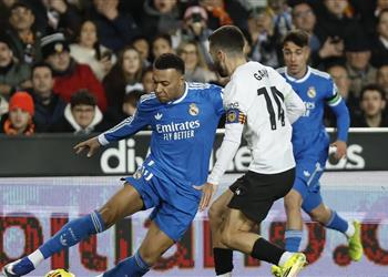 فيديو ريال مدريد يواصل ملاحقة برشلونة بثنائية أمام فالنسيا في الدوري الإسباني