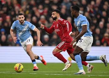 خبير تحكيمي يوضح رأيه بشأن عدم طرد جويهي بعد مخالفته تجاه محمد صلاح