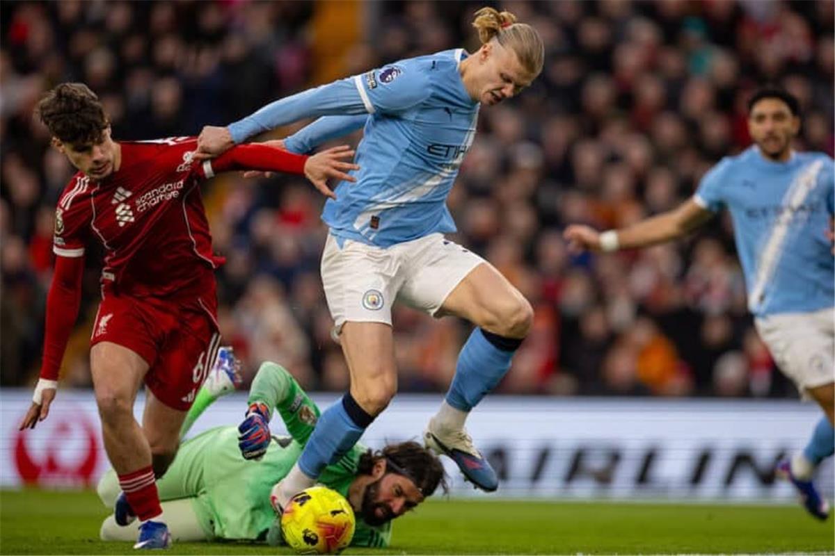 لم يكن قراره.. جاري لينكر ينتقد جماهير ليفربول بسبب لاعب مانشستر سيتي