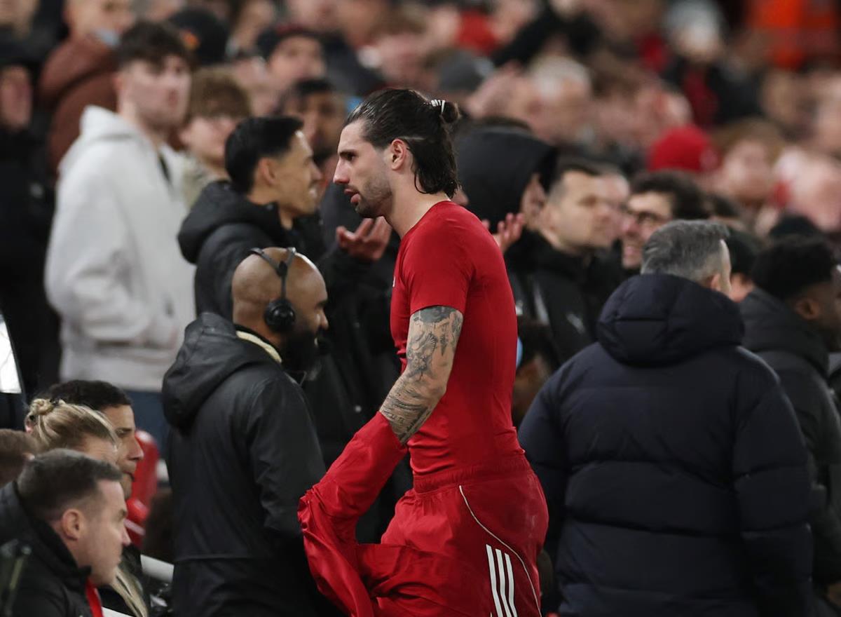 رئيس لجنة الحكام السابق: ليفربول سينجح في إلغاء طرد سوبوسلاي لسبب ما