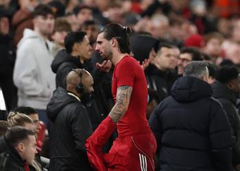 رئيس لجنة الحكام السابق ليفربول سينجح في إلغاء طرد سوبوسلاي لسبب ما