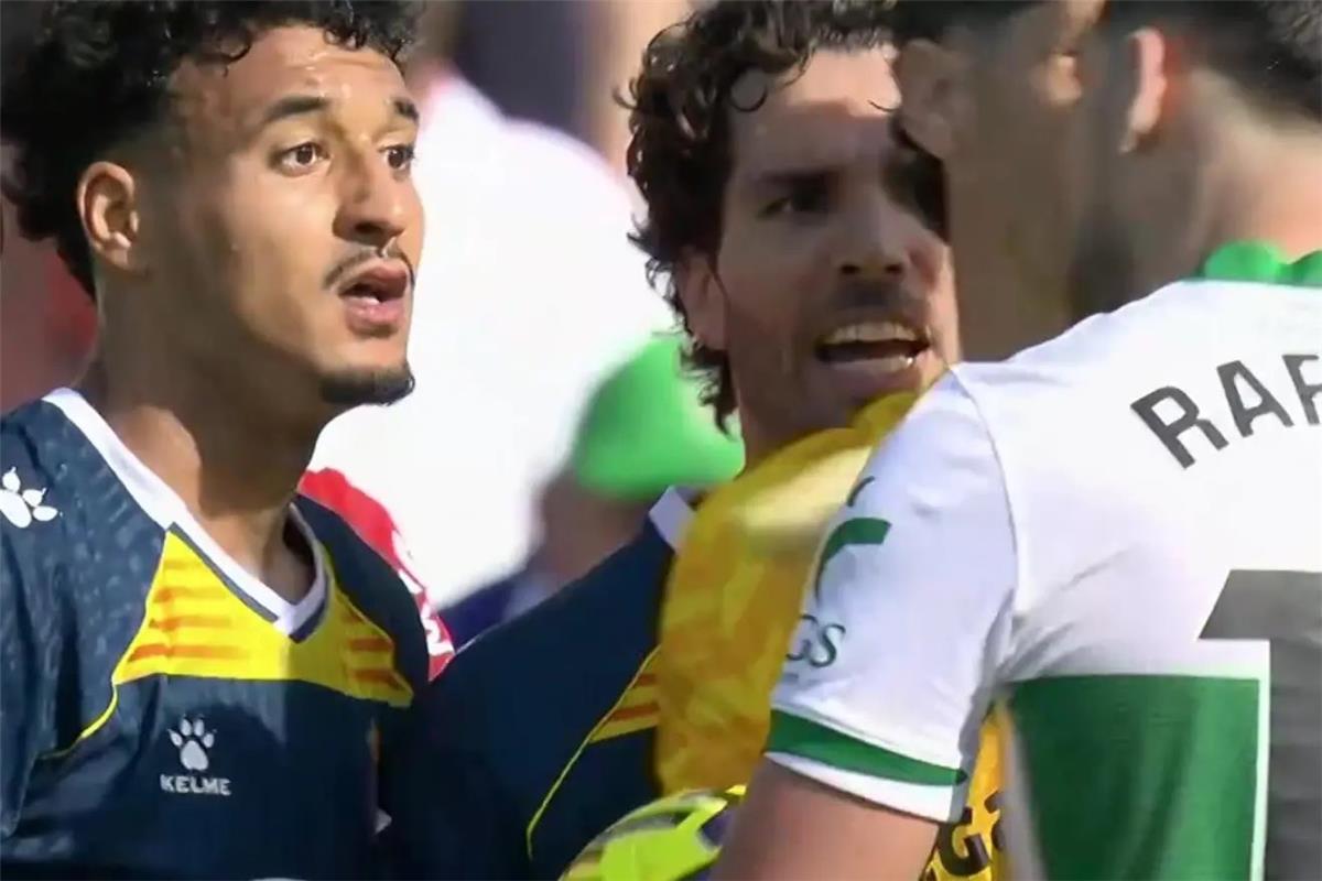 على طريقة فينيسيوس.. لاعب إلتشي يوجه إساءة عنصرية إلى لاعب عربي بالدوري الإسباني