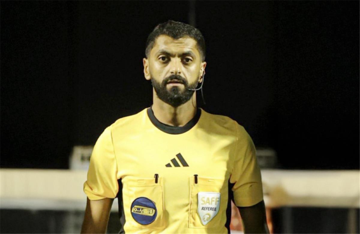 خطأ واحد يطيح بحكم سعودي حتى نهاية الموسم.. بطاقة صفراء تقلب نتائج المباريات 