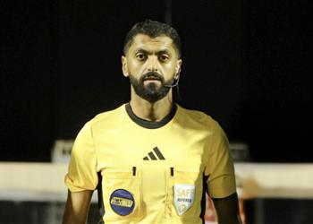 خطأ واحد يطيح بحكم سعودي حتى نهاية الموسم بطاقة صفراء تقلب نتائج المباريات