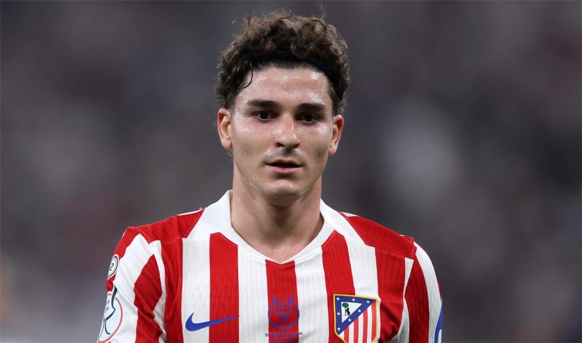 رئيس أتلتيكو مدريد ينهي الجدل بشأن انتقال جوليان ألفاريز إلى برشلونة