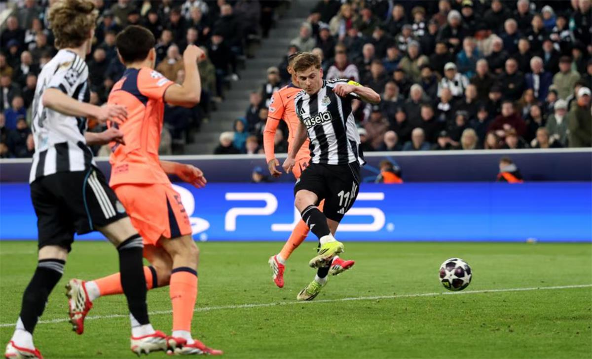 رجل مباراة برشلونة ونيوكاسل في دوري أبطال أوروبا