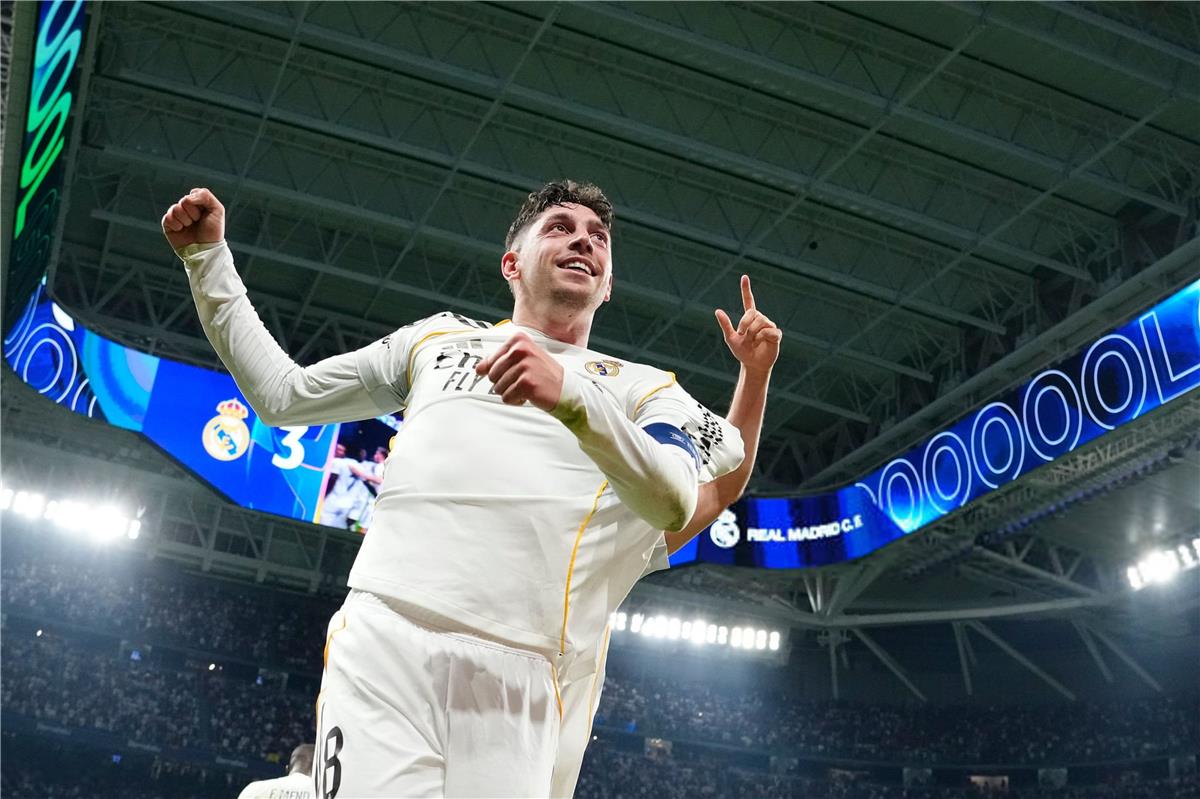 فالفيردي يدخل التاريخ بعد هاتريك مانشستر سيتي في دوري أبطال أوروبا