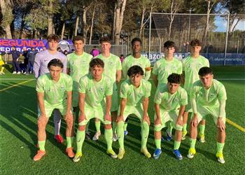 سبورت حمزة عبد الكريم قد يحصل على لقبه الأول بعد إشادة مدرب برشلونة