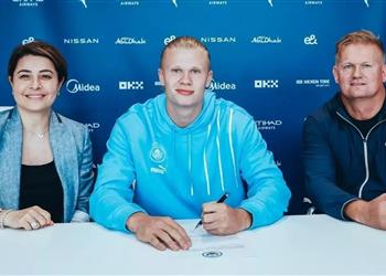 وكيلة هالاند تحسم الجدل بشأن مفاوضات برشلونة