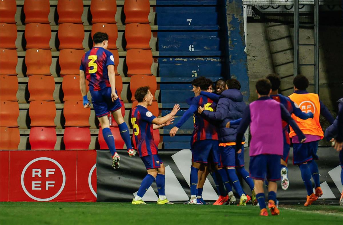 ردود أفعال جماهير برشلونة على أداء حمزة عبد الكريم أمام ديبورتيفو لاكورونيا: يركض مثل هالاند