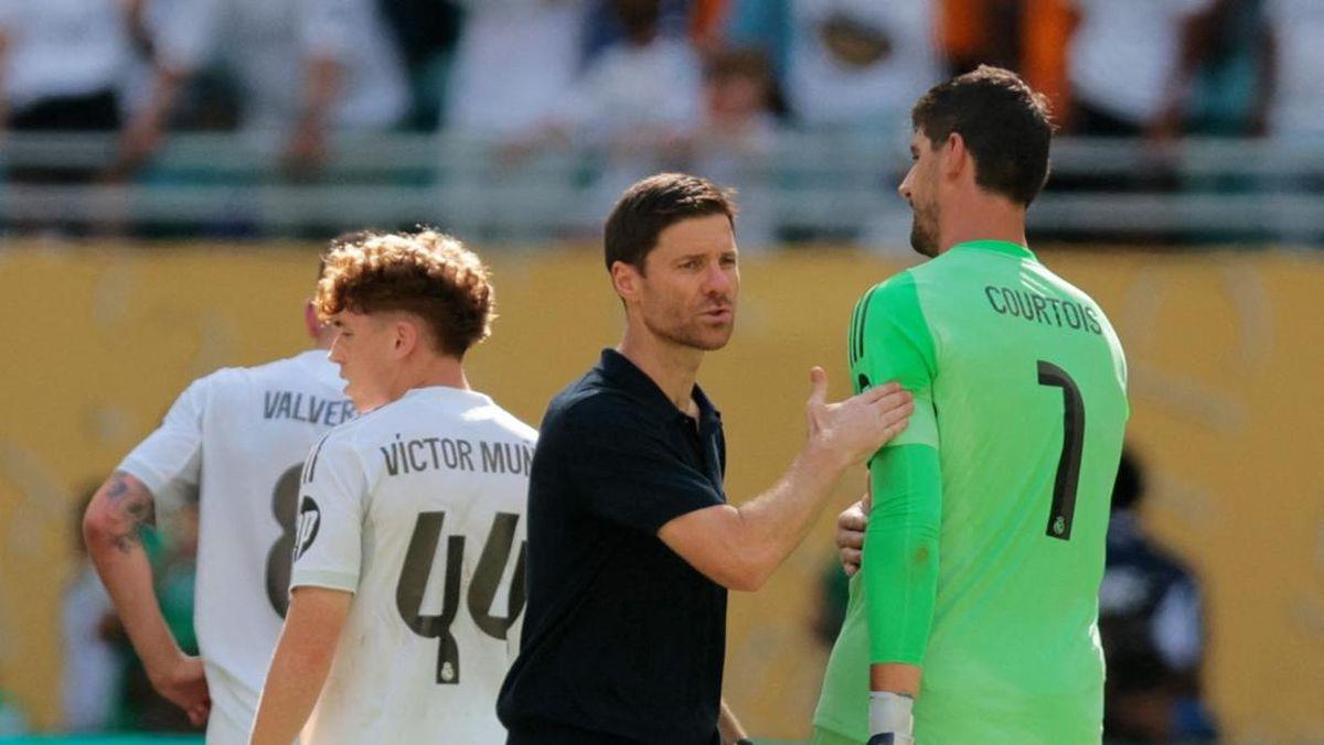 كورتوا يوضح حقيقة تمرد لاعبي ريال مدريد على ألونسو لإقالته